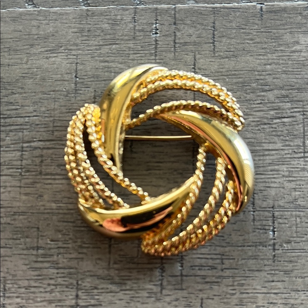 Vintage Gold-Tone Textured‎ Circle Brooch